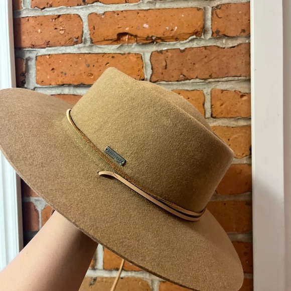 Gigi Pip Flat Brim Hat - Picture 6 of 6